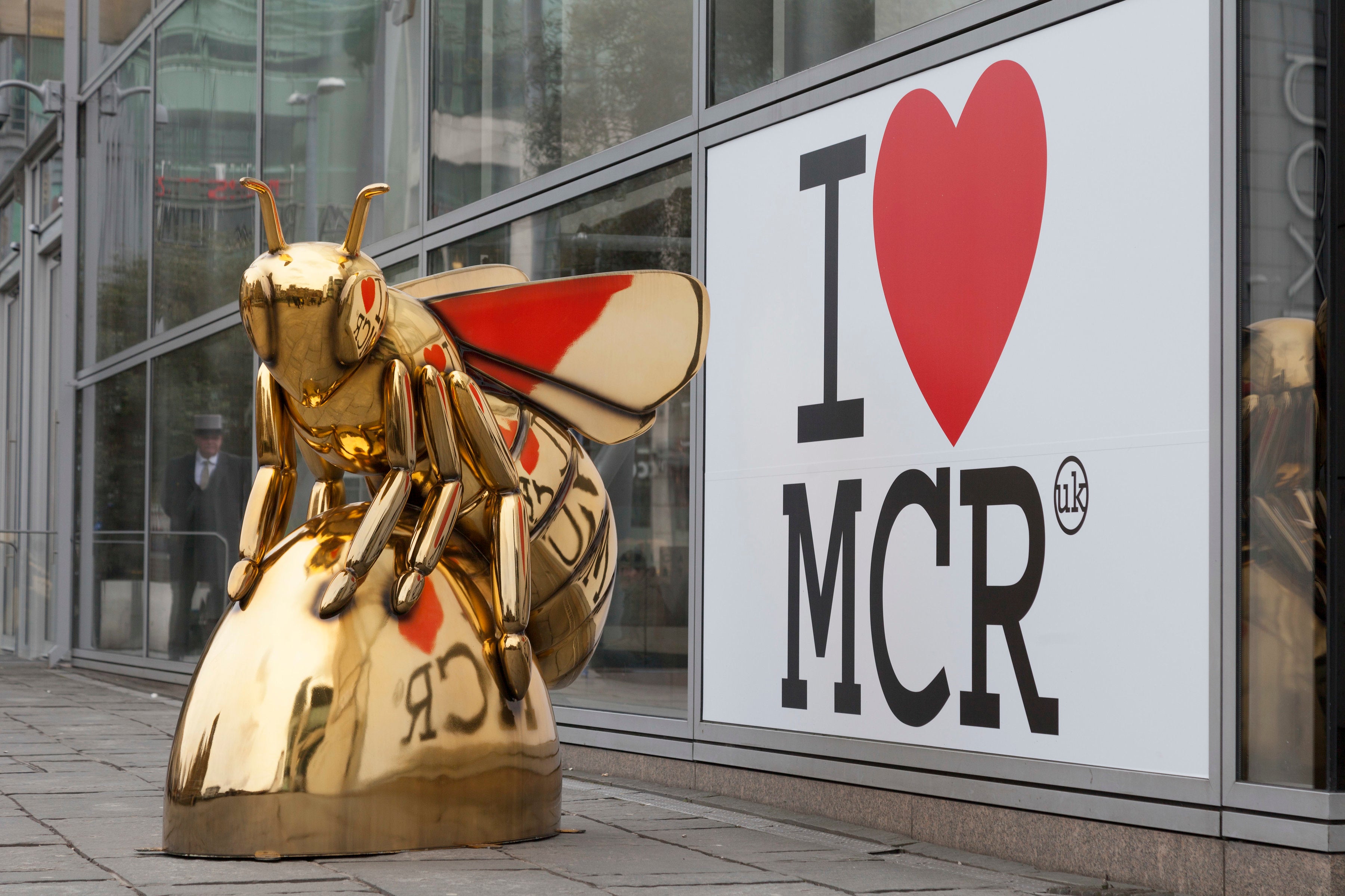 Bee in the City's ‘Au’ honey bee creates quite a buzz!