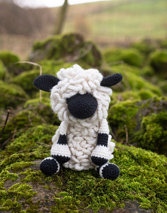 Lisa the Valais Blacknose Sheep Kit